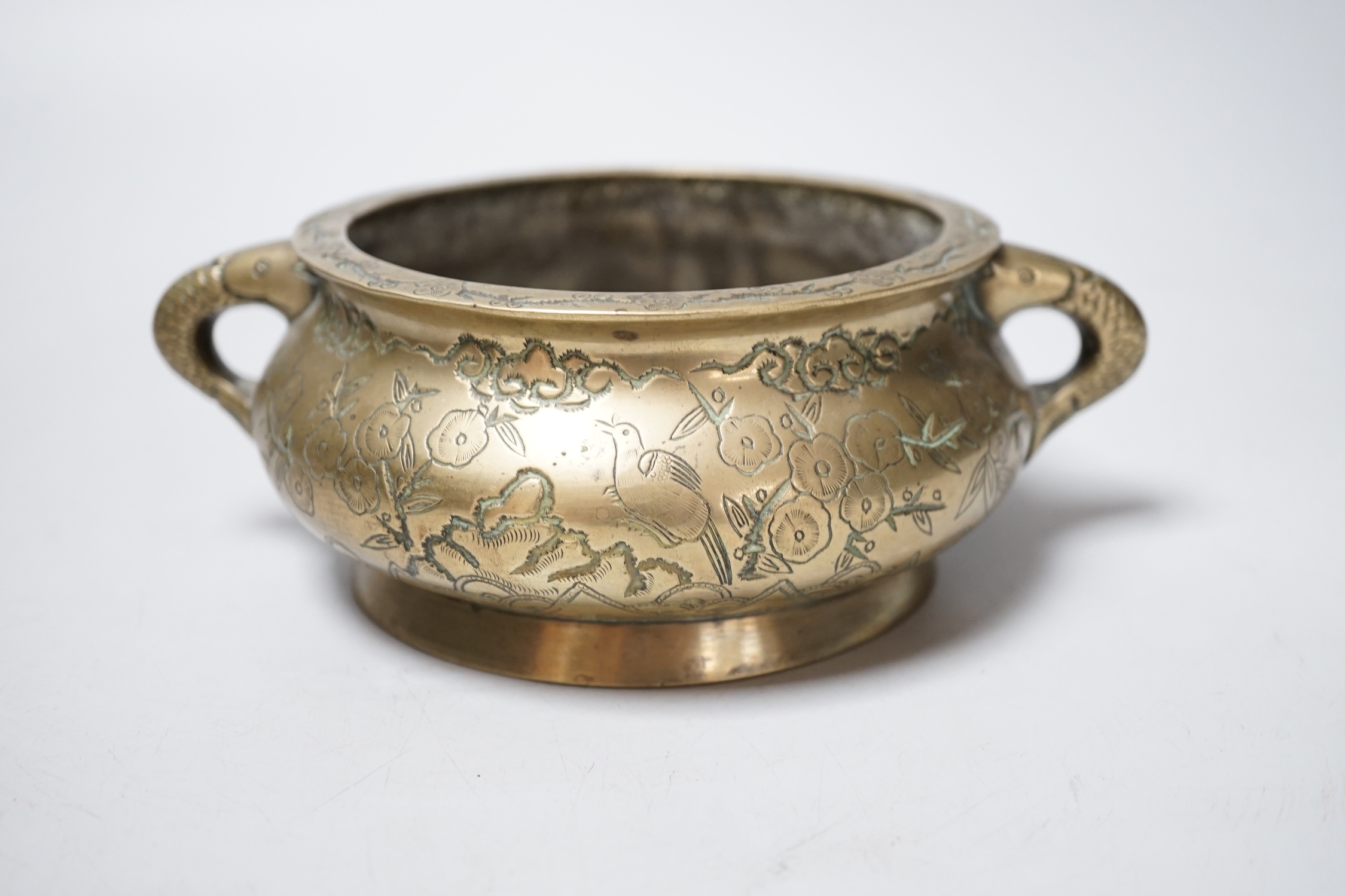 A Chinese bronze censer, early 20th century, 18cm wide